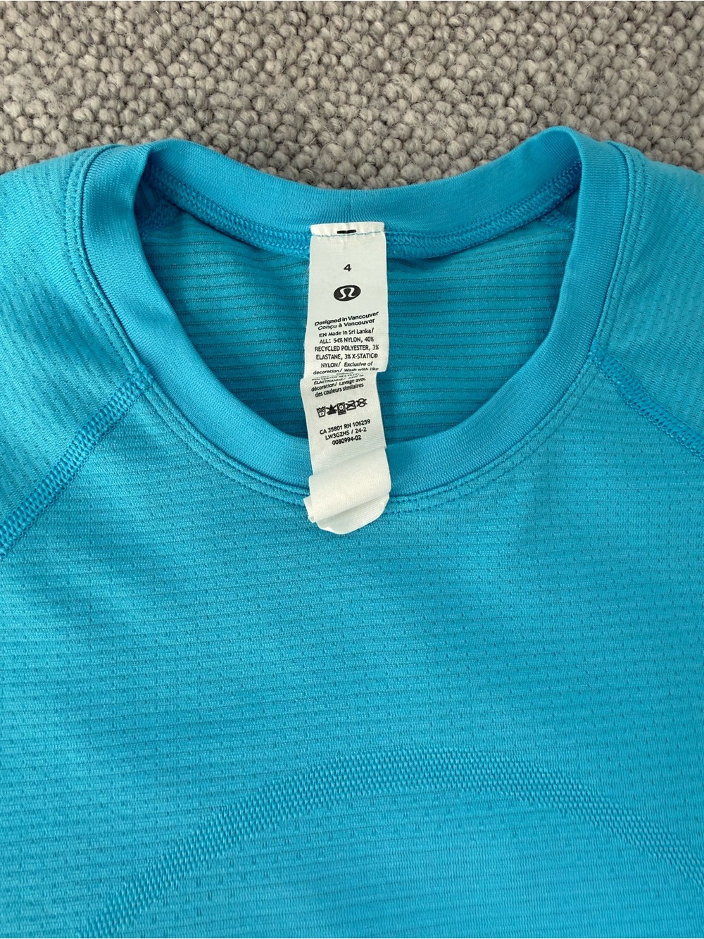Lululemon light blue Cropped Short Sleeved Swiftly Tech Top size 4 - Picture 2 of 5
